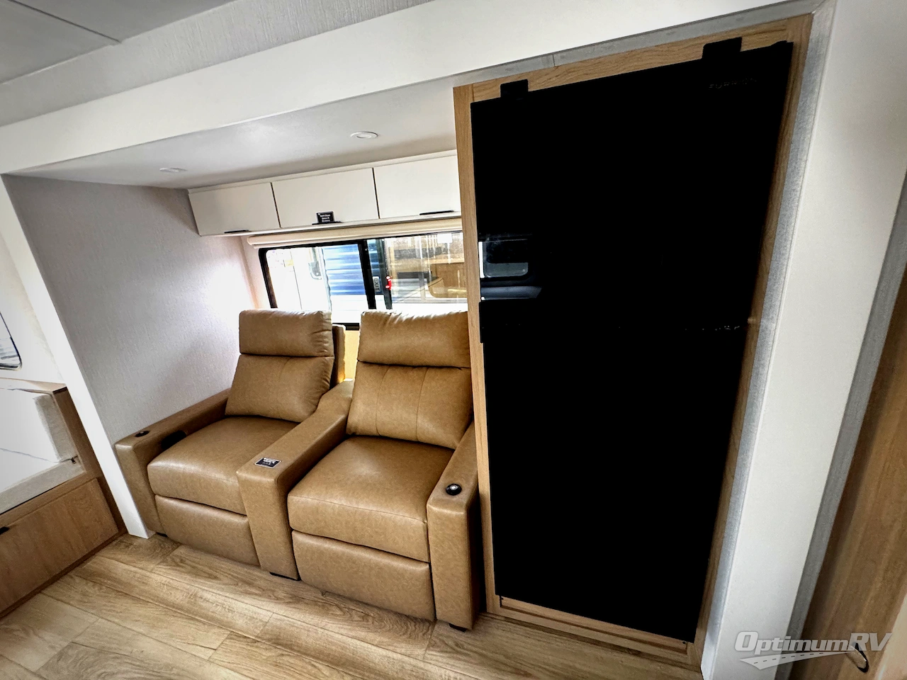 2026 Winnebago Thrive 25RLS Photo 6