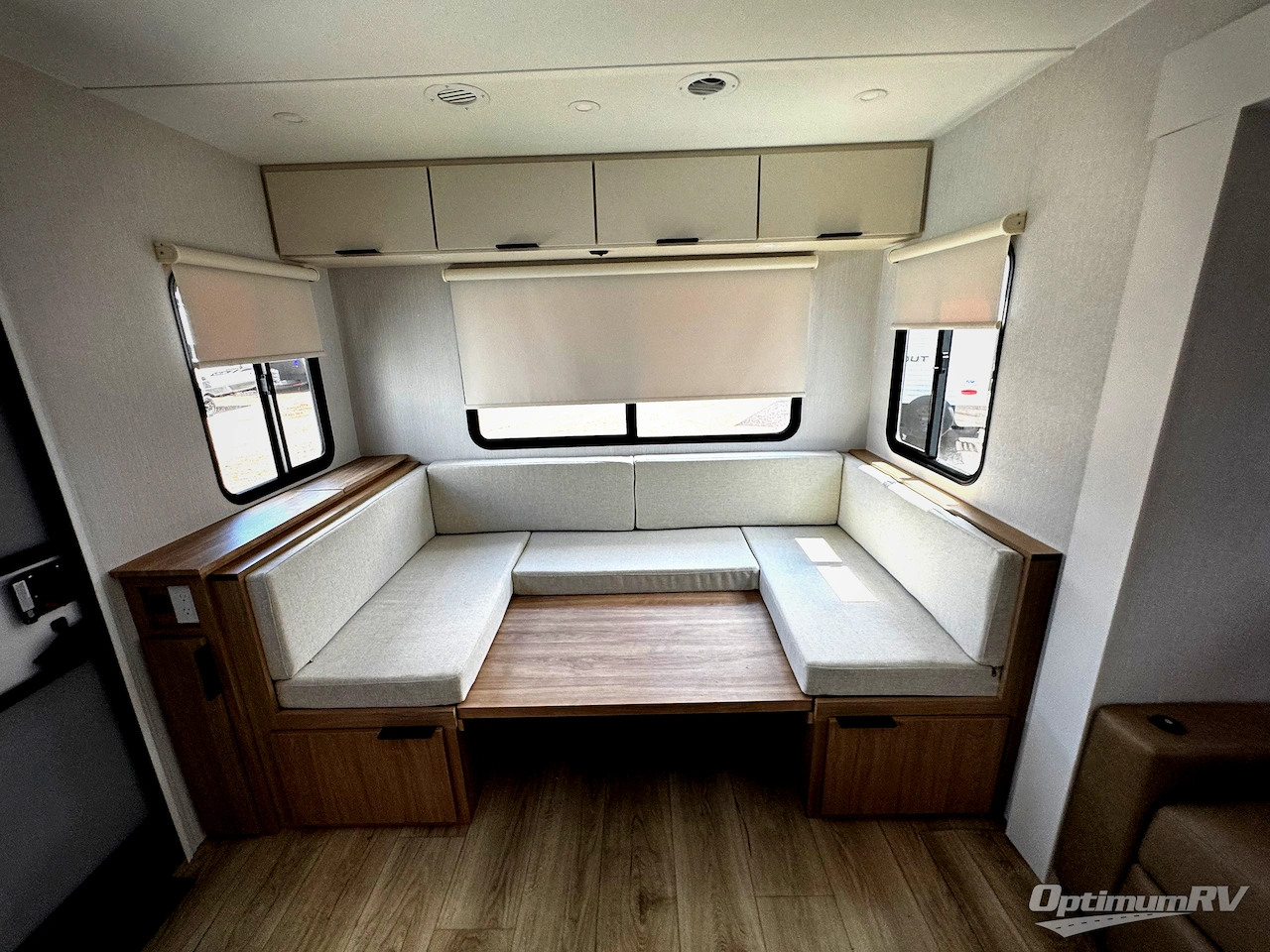 2026 Winnebago Thrive 25RLS Photo 7