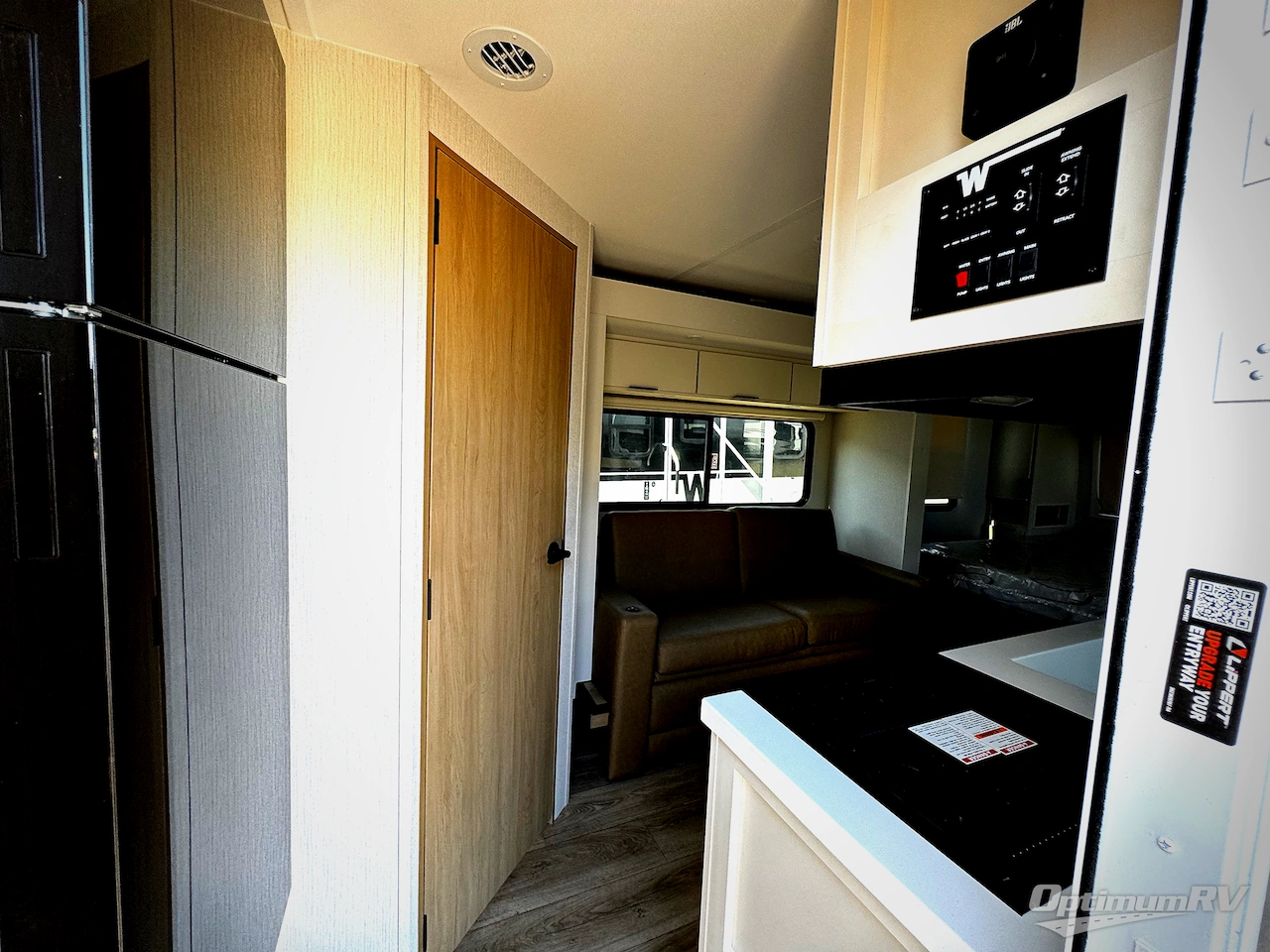 2026 Winnebago Thrive 18FBS Photo 4