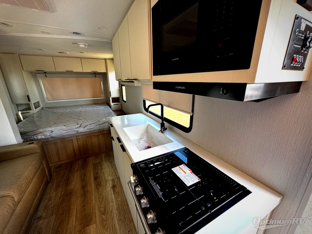 2026 Winnebago Thrive 18FBS Photo 6