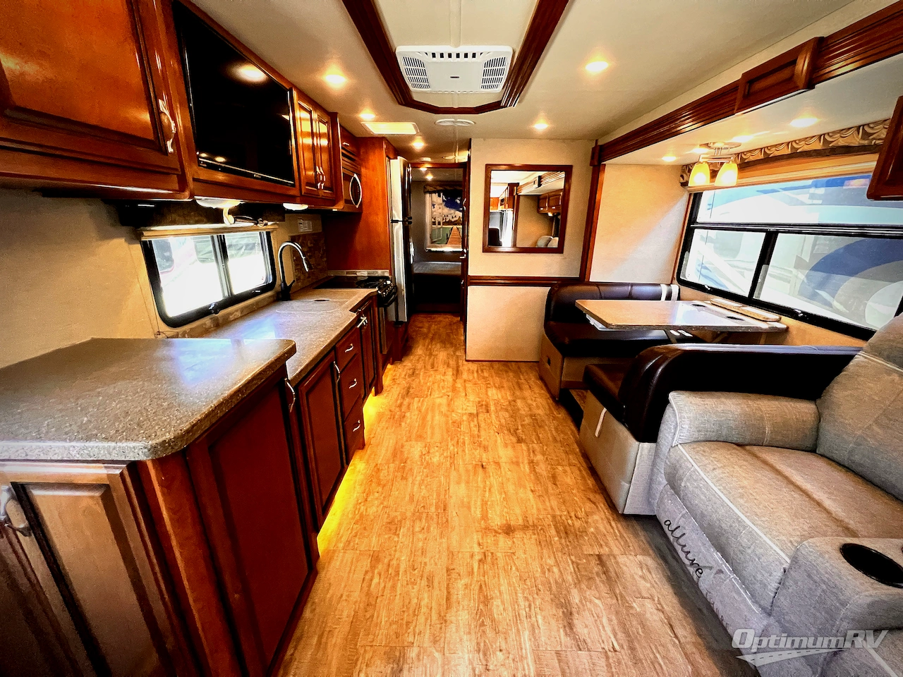2017 Fleetwood Flair LXE 31W Photo 3