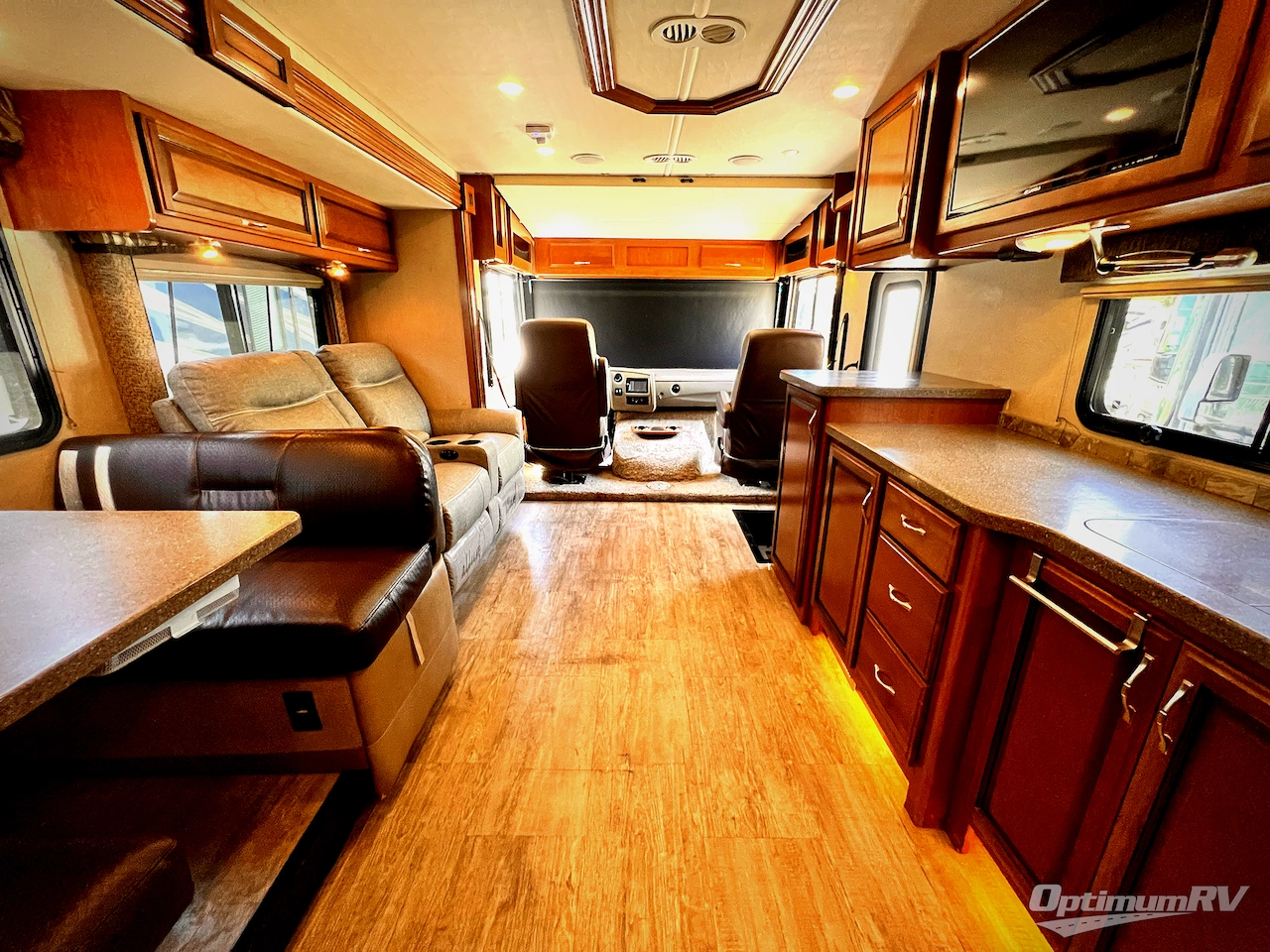 2017 Fleetwood Flair LXE 31W Photo 4