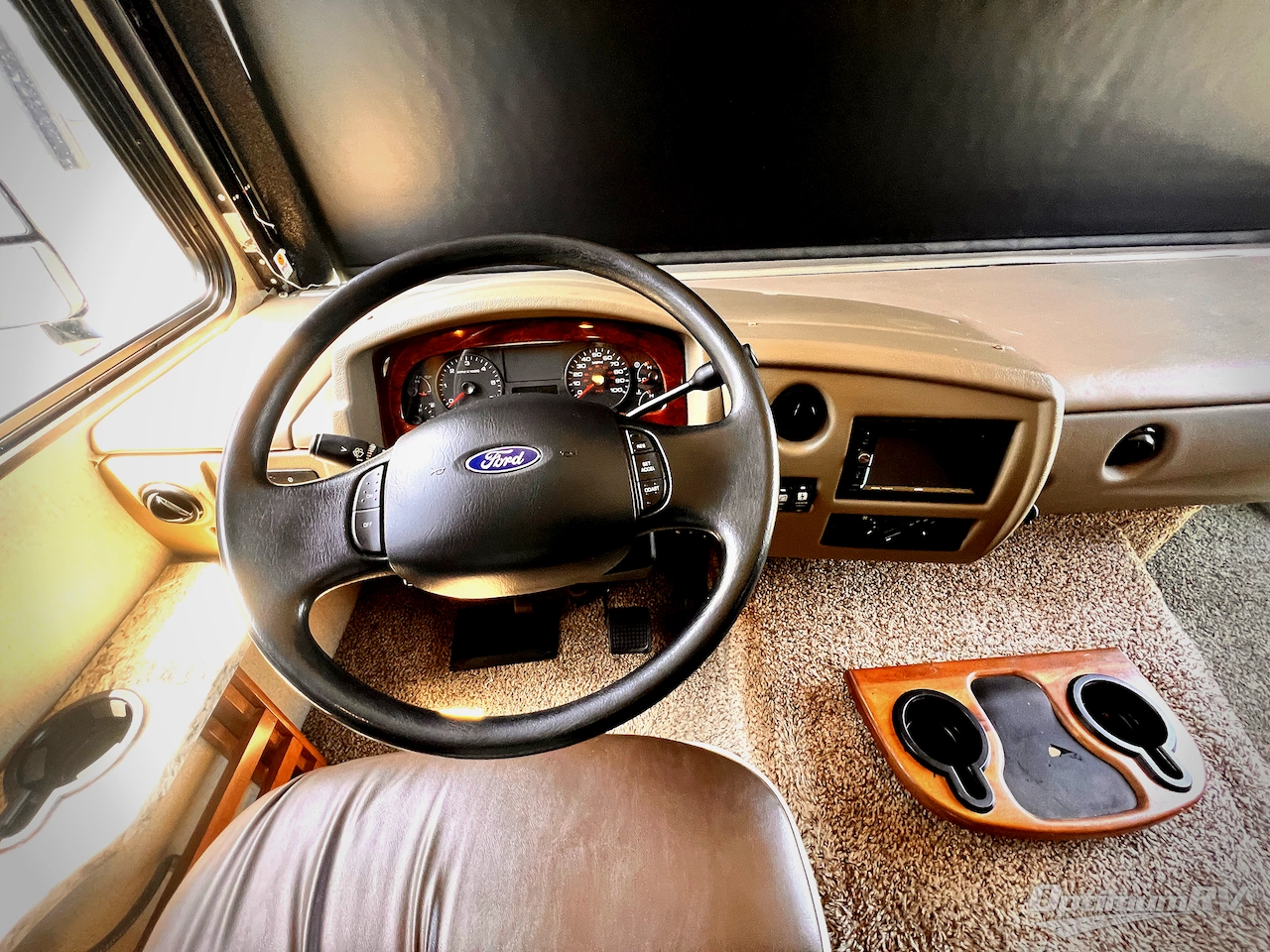 2017 Fleetwood Flair LXE 31W Photo 6
