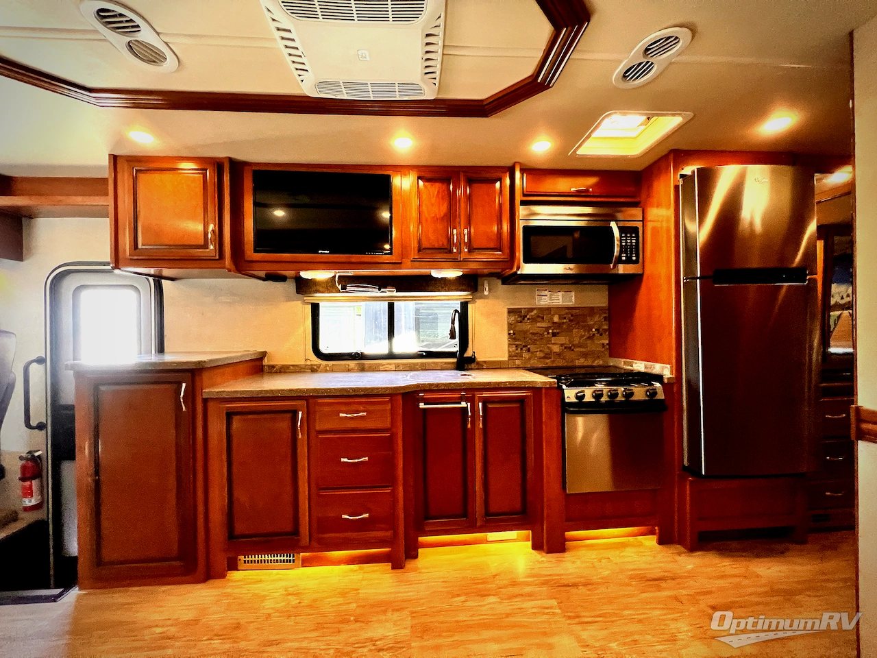2017 Fleetwood Flair LXE 31W Photo 9