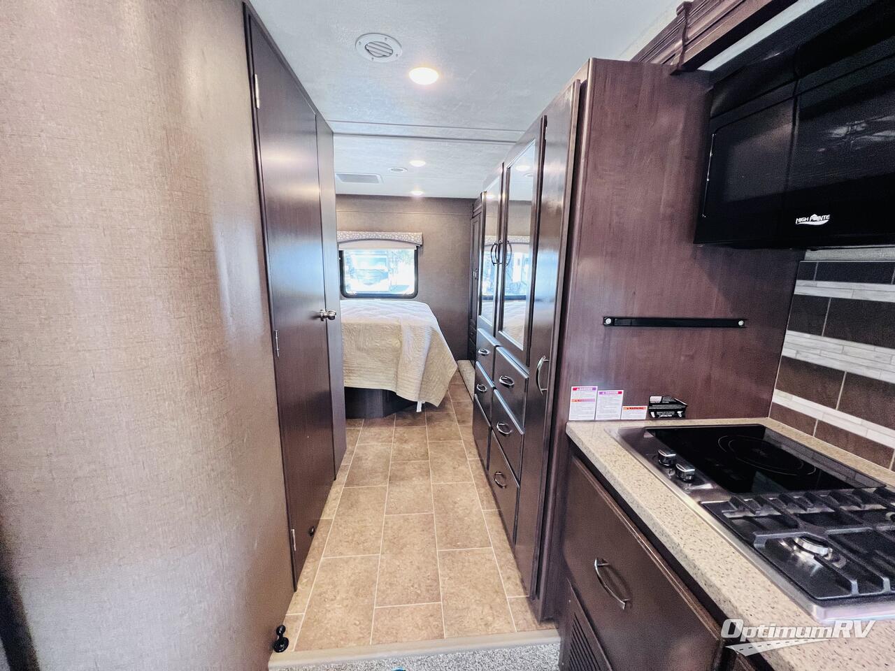 2019 Thor Four Winds 31W Photo 16