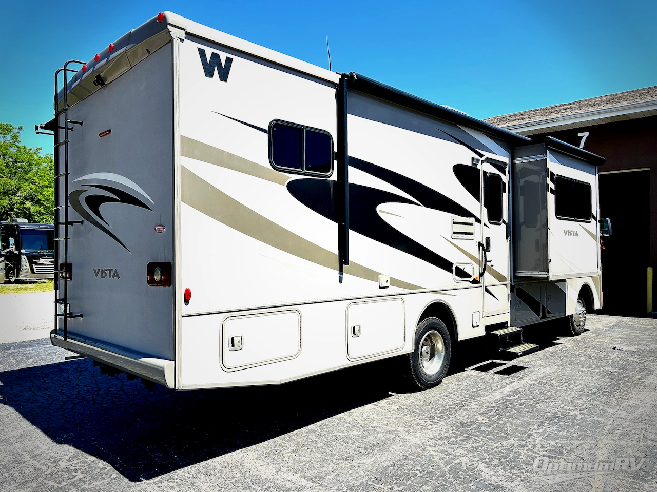 2014 Winnebago Vista 30T Photo 2