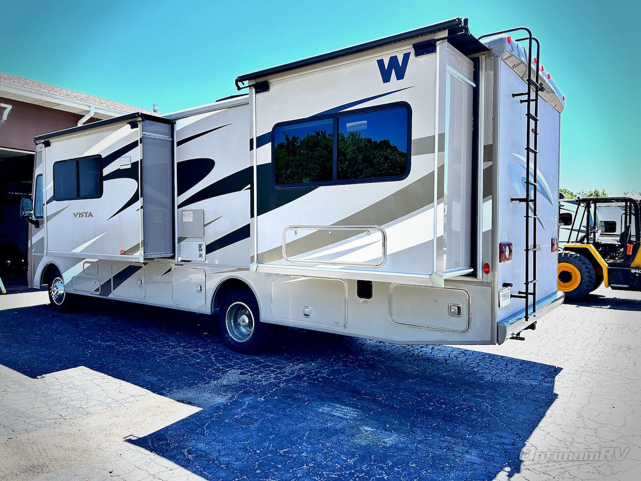 2014 Winnebago Vista 30T Photo 3