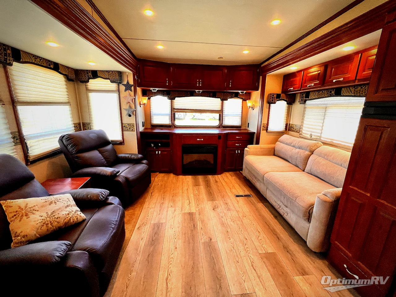 2009 Carriage Cameo 37RES Photo 6