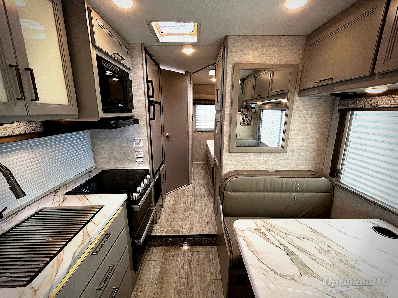 2024 Thor Chateau 22B Photo 3