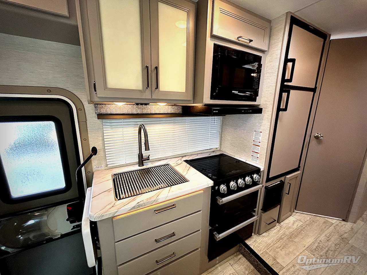 2024 Thor Chateau 22B Photo 12