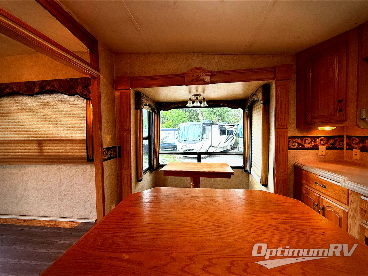 2007 Keystone Montana 3500RL Photo 6