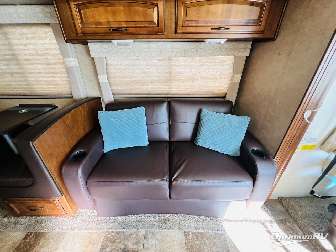 2014 Coachmen Mirada 34BH Photo 10