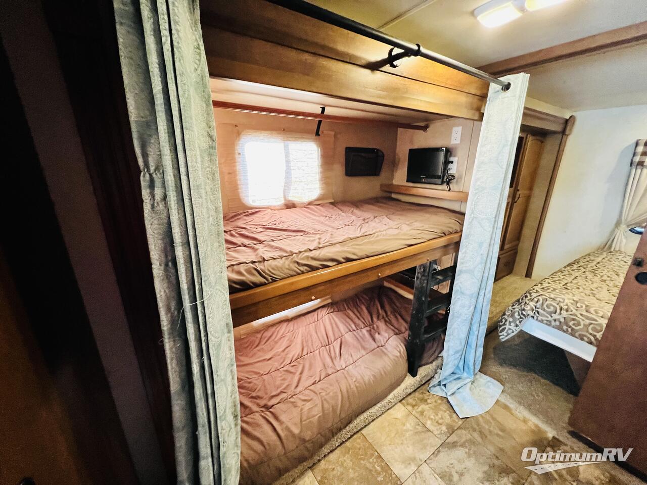 2014 Coachmen Mirada 34BH Photo 19