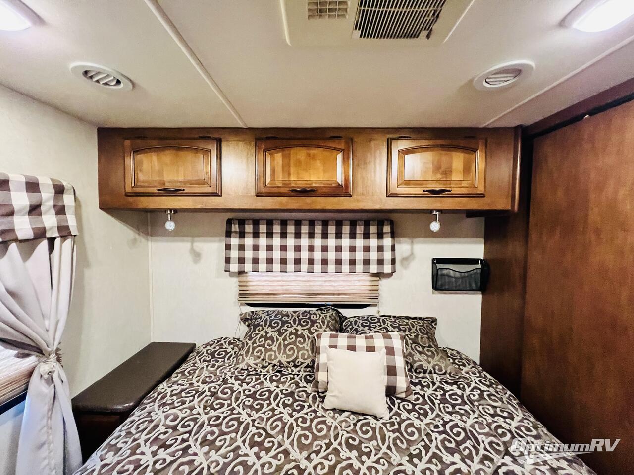 2014 Coachmen Mirada 34BH Photo 30