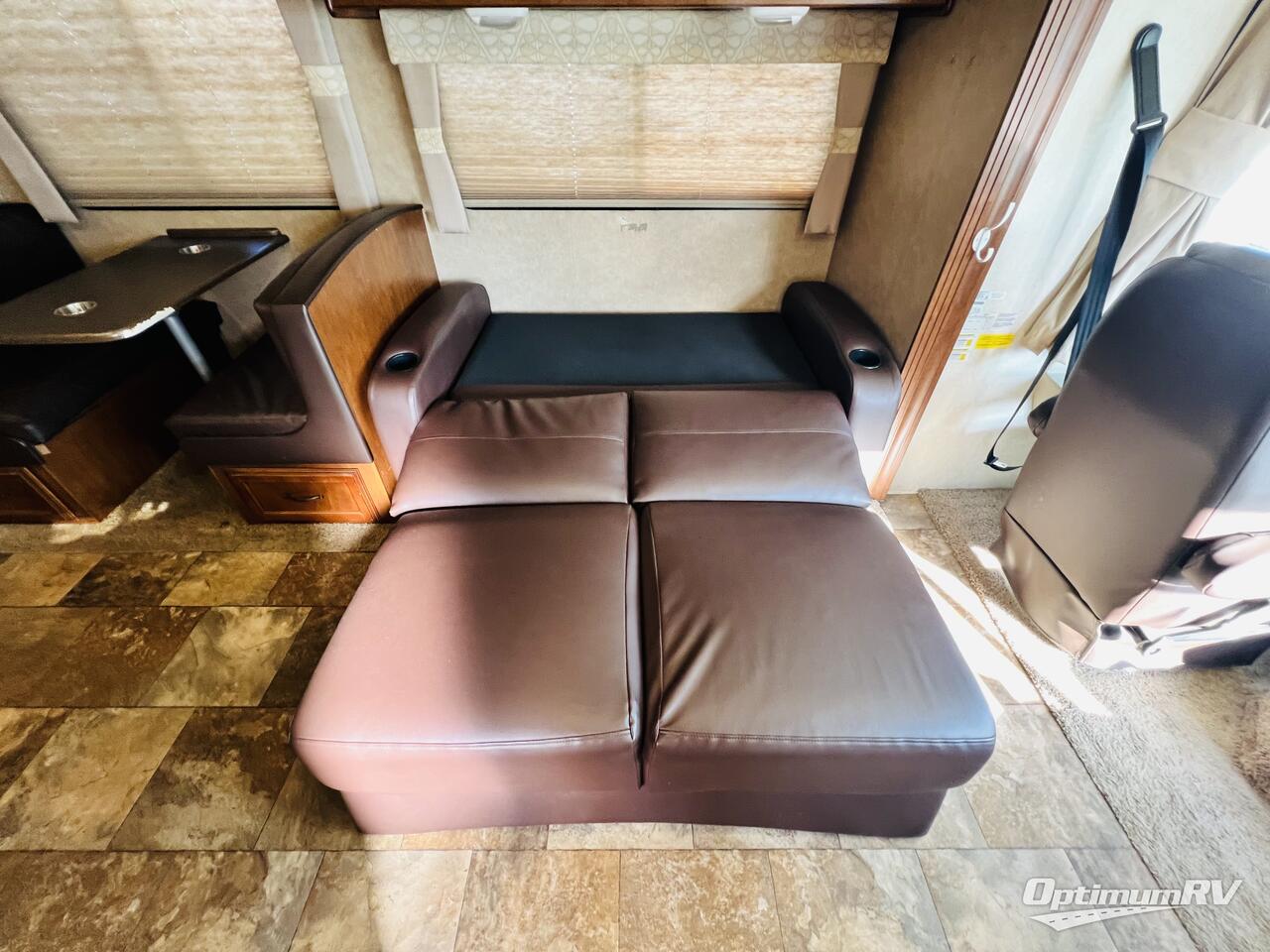 2014 Coachmen Mirada 34BH Photo 11