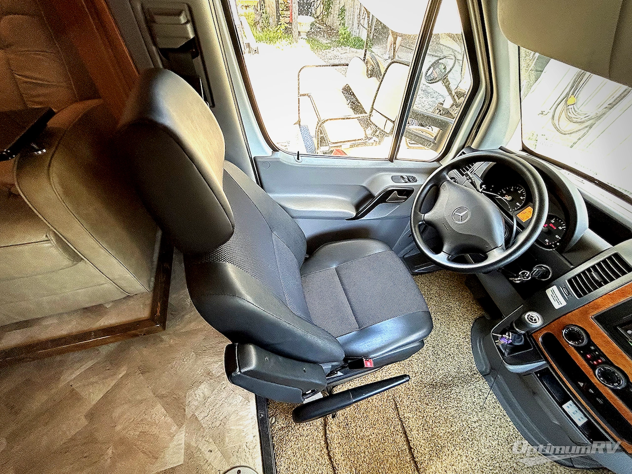 2017 Jayco Melbourne 24M Photo 4
