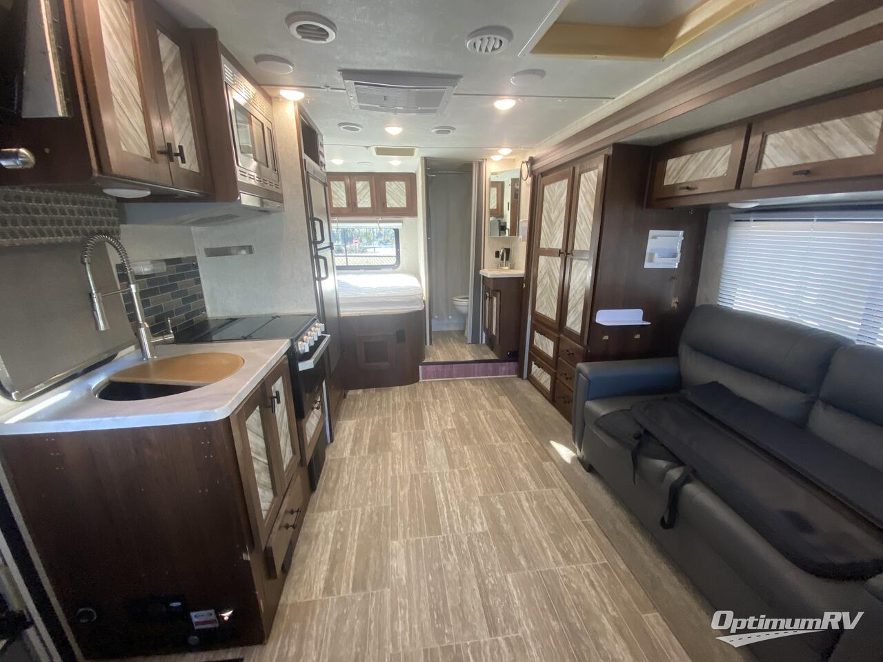 2019 Forest River Sunseeker MBS 2400S Photo 9