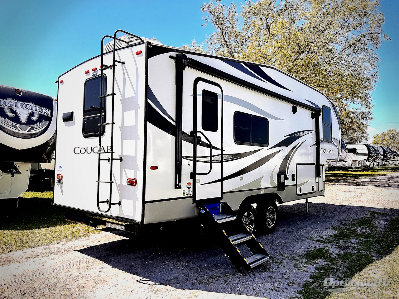 2021 Keystone Cougar Half-Ton 23MLS Photo 2