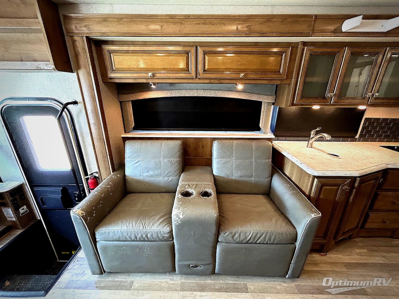2019 Fleetwood Flair 35R Photo 12