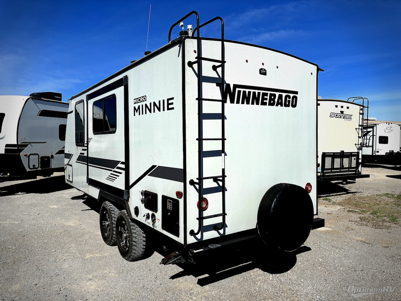 2021 Winnebago Towables Micro Minnie 2108DS Photo 3
