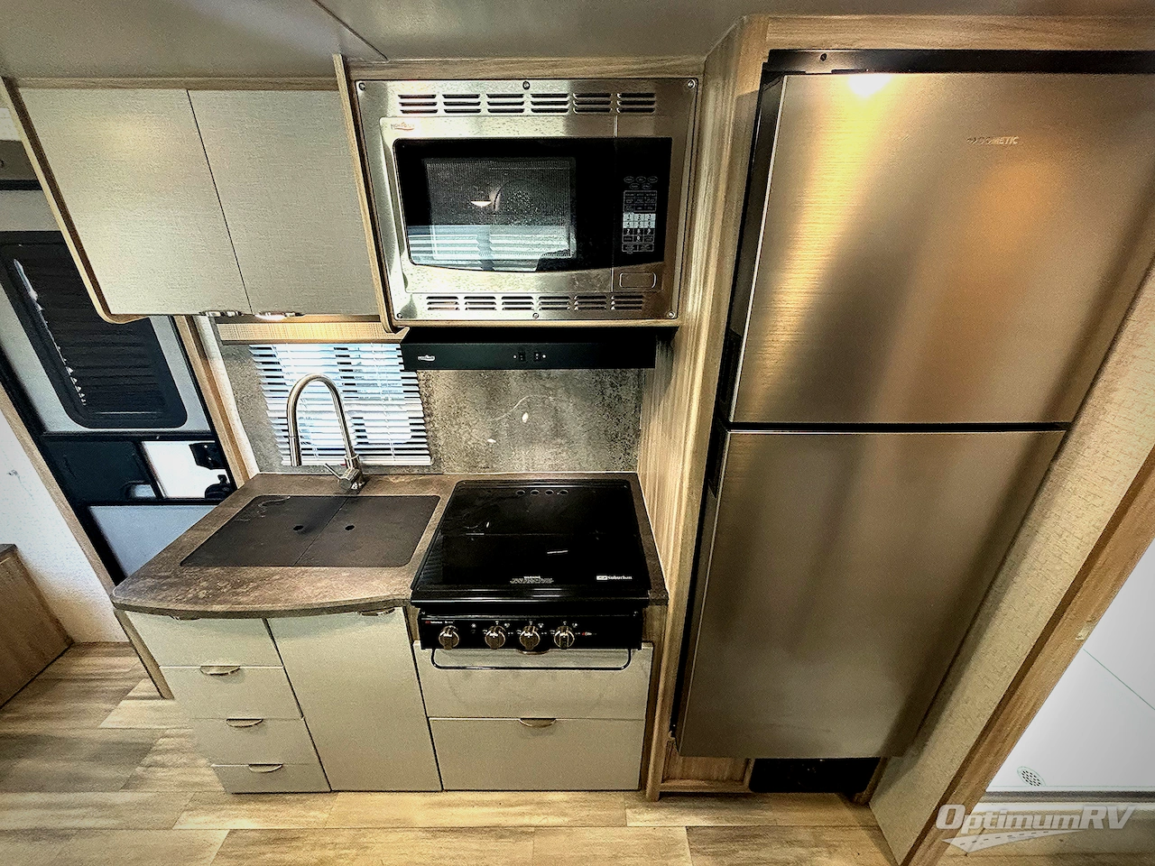 2021 Winnebago Towables Micro Minnie 2108DS Photo 8