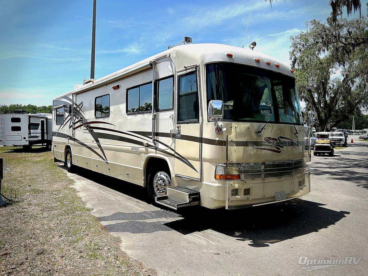1999 Country Coach Affinity 40 Photo 1