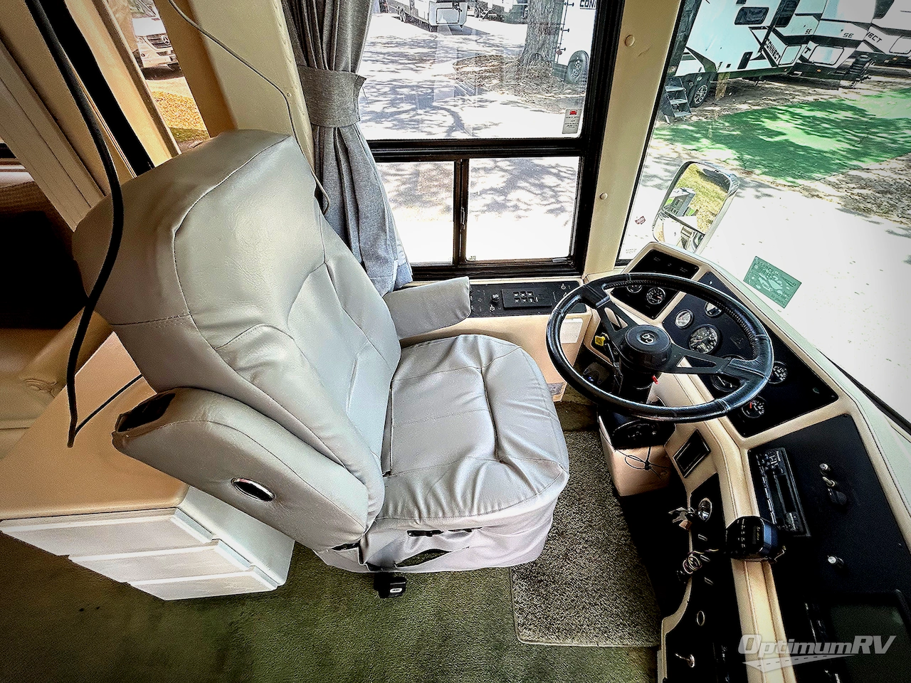 1999 Country Coach Affinity 40 Photo 7