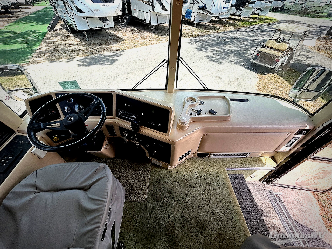 1999 Country Coach Affinity 40 Photo 8