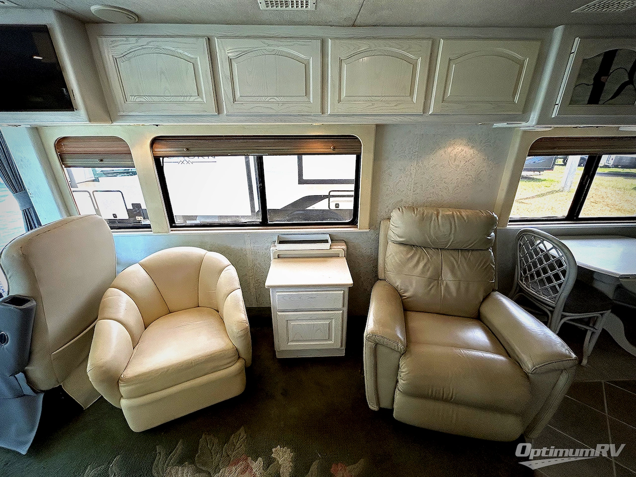 1999 Country Coach Affinity 40 Photo 12