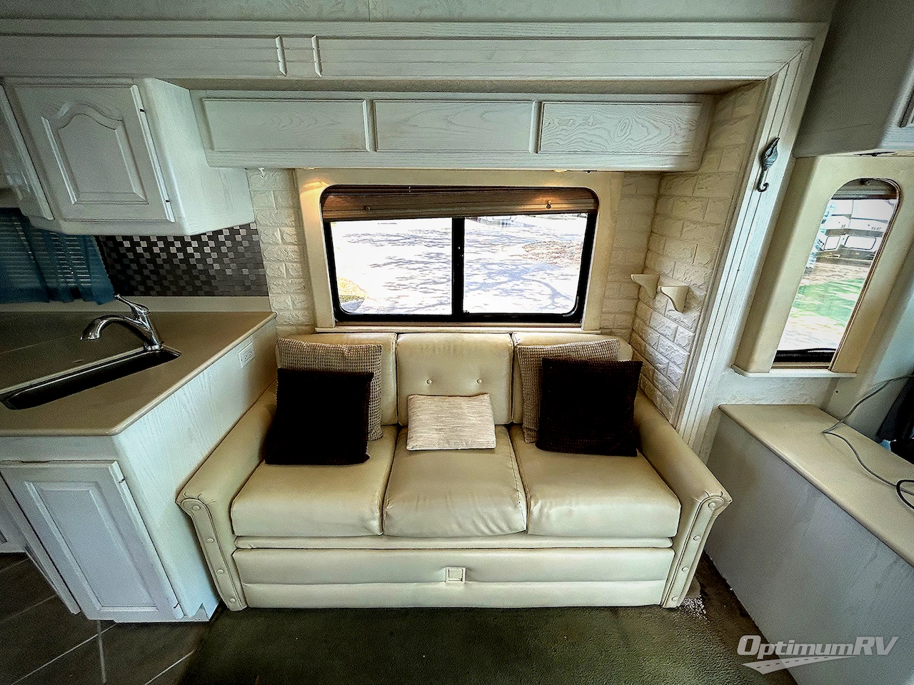 1999 Country Coach Affinity 40 Photo 10