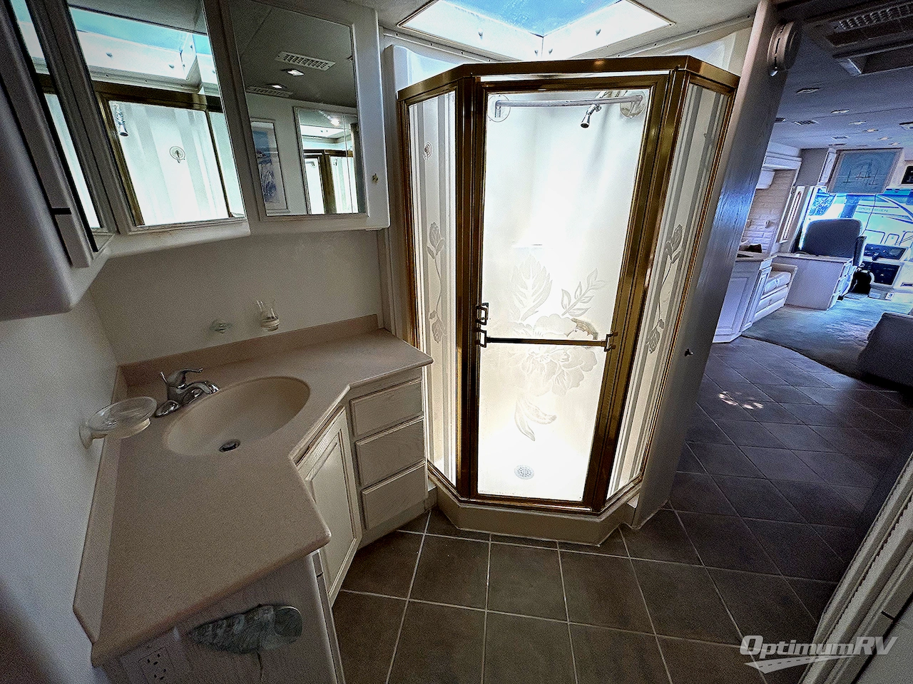 1999 Country Coach Affinity 40 Photo 15