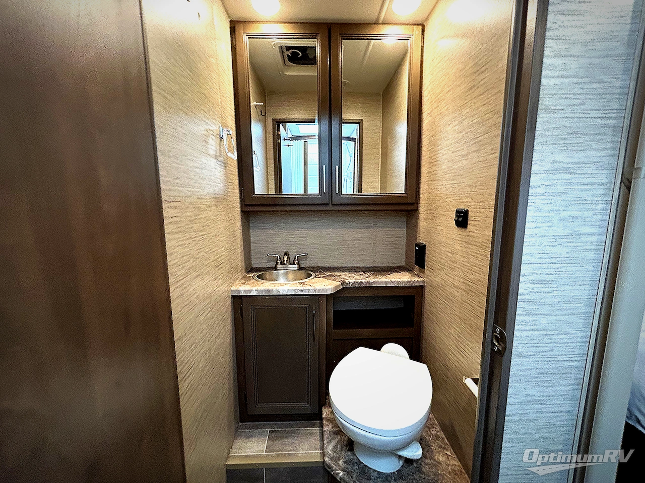 2022 Thor Chateau 28A Photo 16