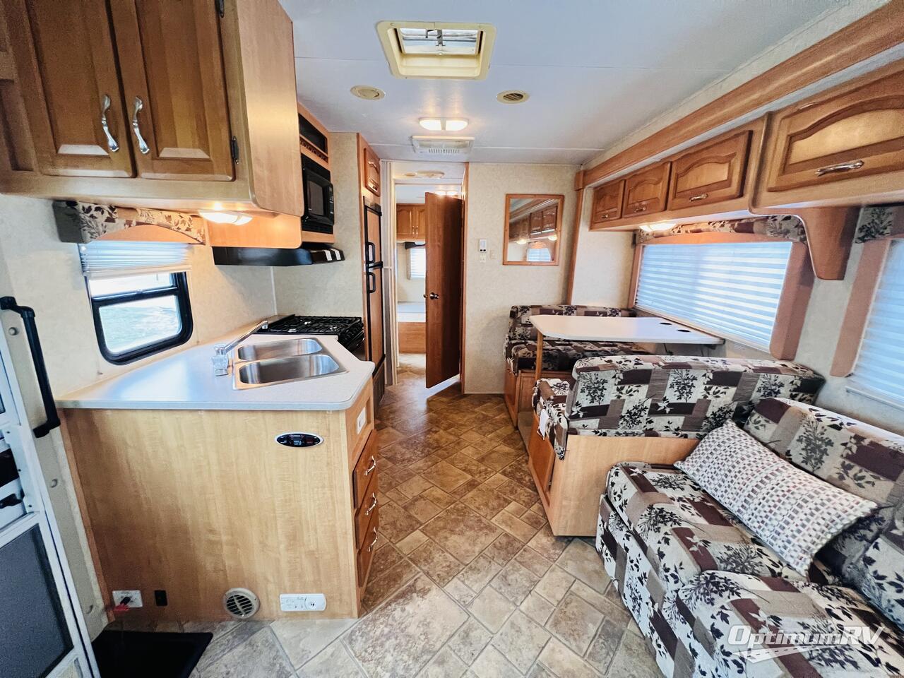 2008 Forest River Sunseeker 3100SS Photo 6