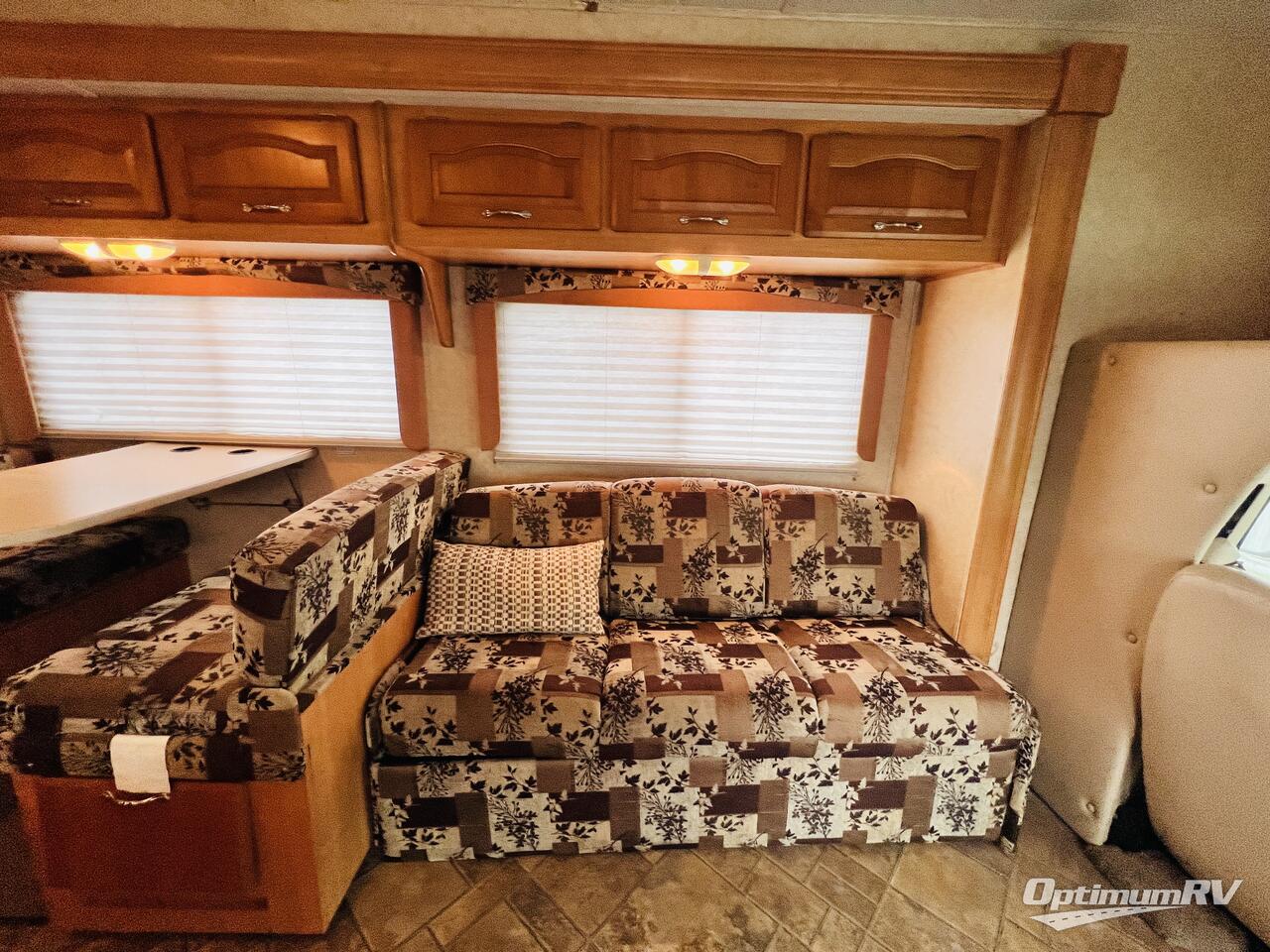 2008 Forest River Sunseeker 3100SS Photo 8