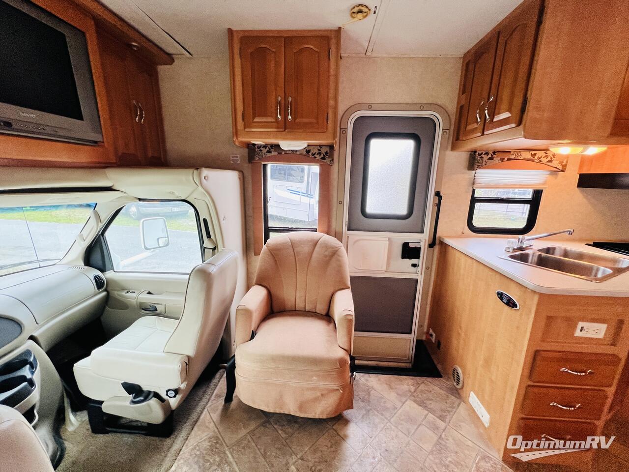 2008 Forest River Sunseeker 3100SS Photo 9