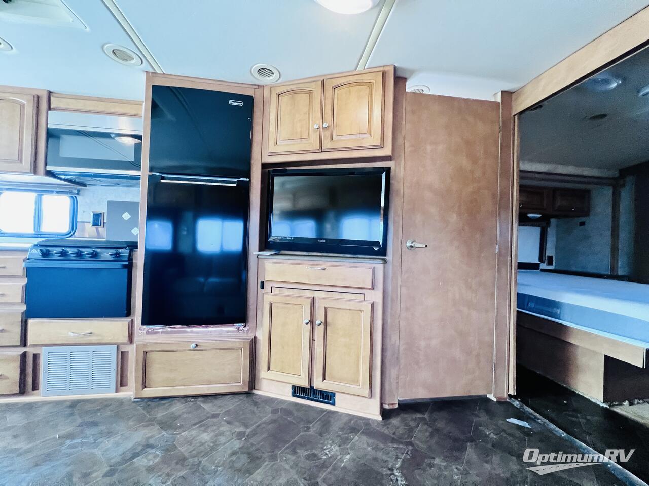 2012 Winnebago Vista 35F Photo 11