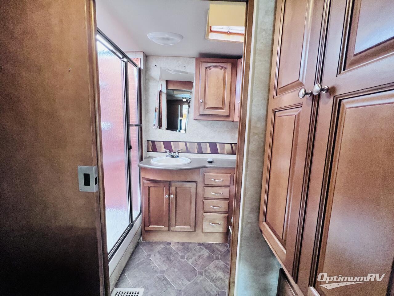 2012 Winnebago Vista 35F Photo 20