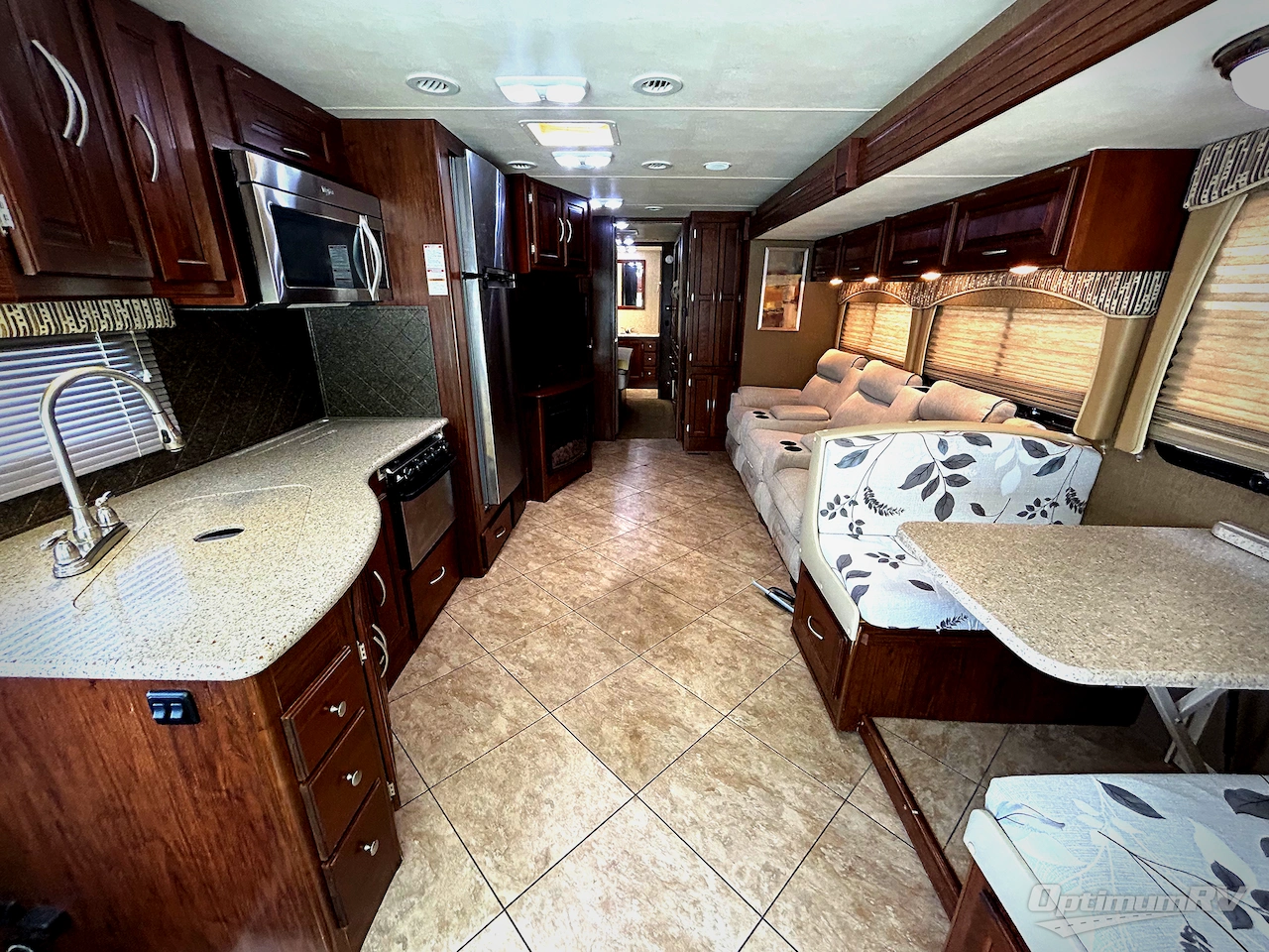 2015 Coachmen Mirada 35LS Photo 4
