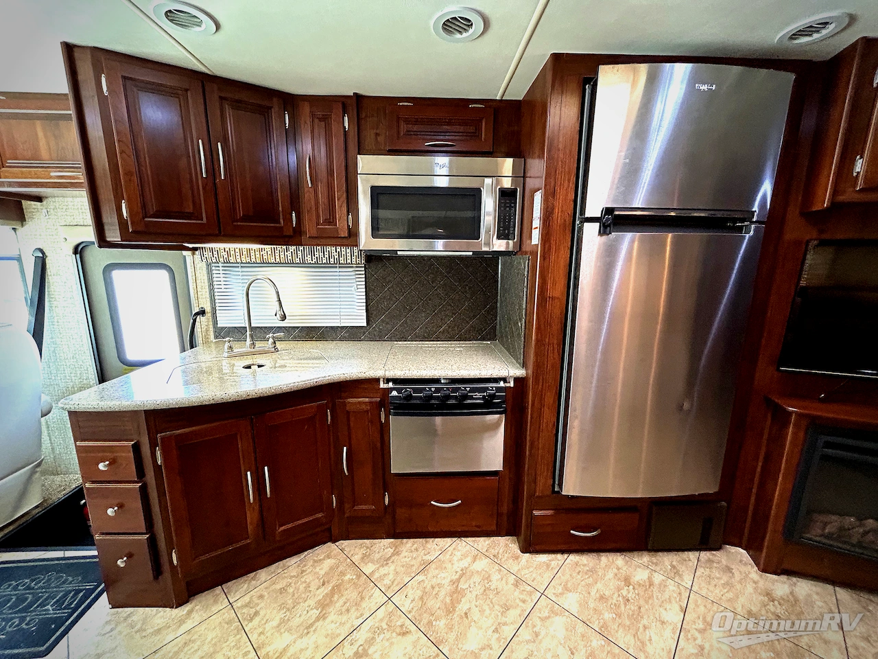 2015 Coachmen Mirada 35LS Photo 6