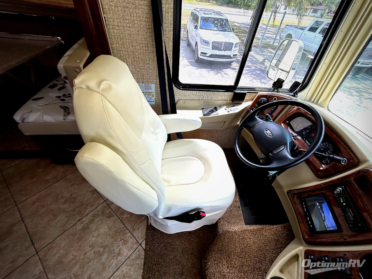 2015 Coachmen Mirada 35LS Photo 7