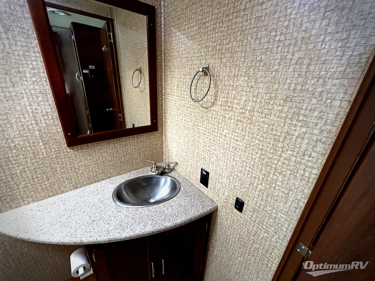 2015 Coachmen Mirada 35LS Photo 14