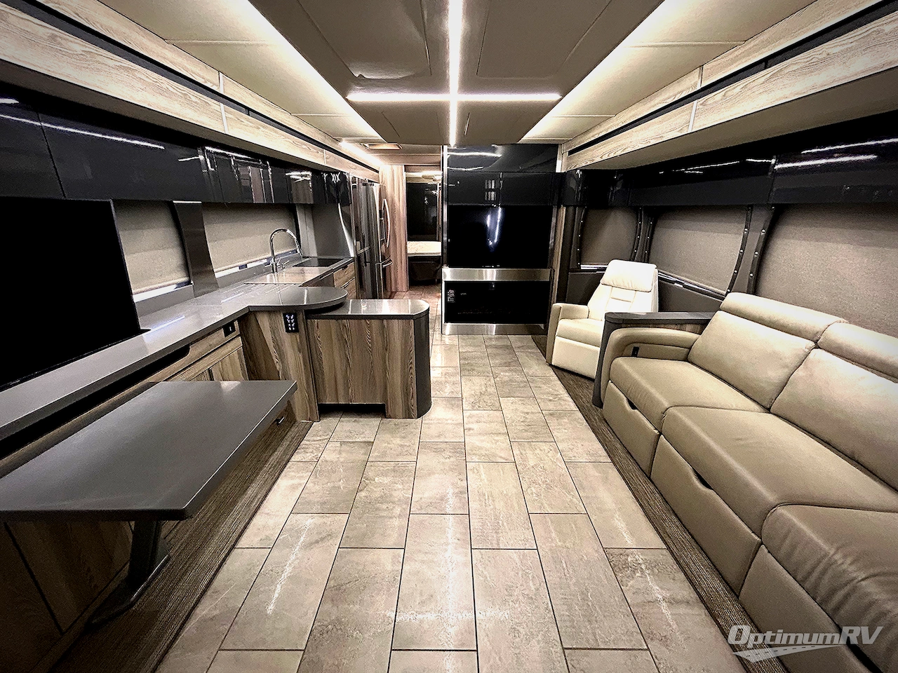 2018 Winnebago Horizon 40A Photo 4