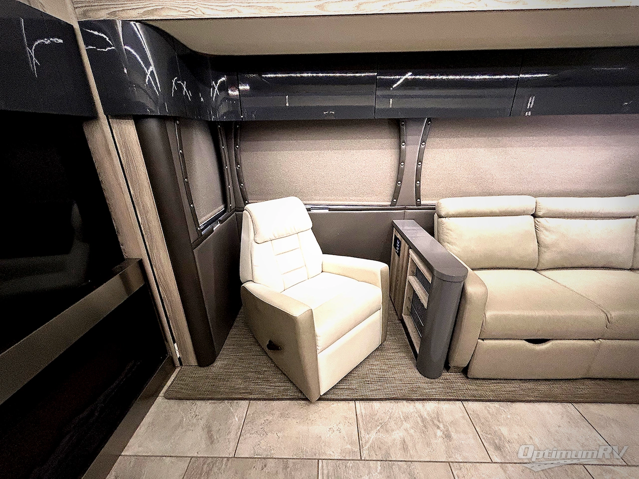 2018 Winnebago Horizon 40A Photo 14