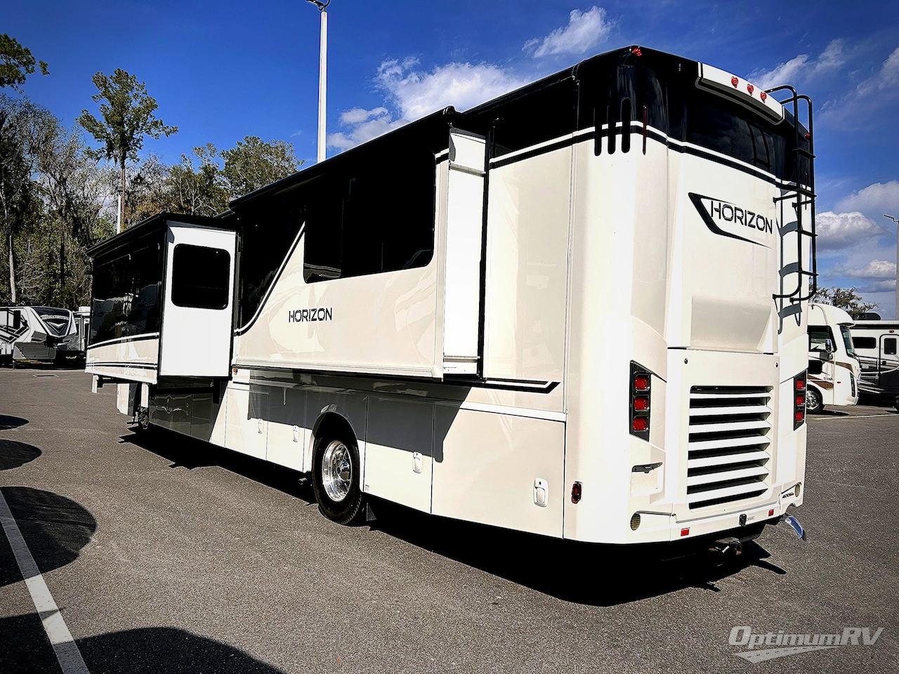 2018 Winnebago Horizon 40A Photo 3