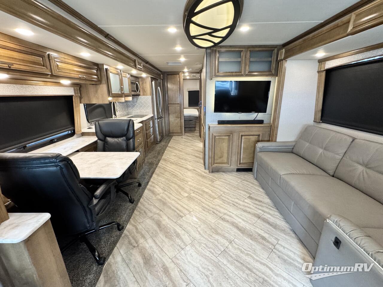 2019 Fleetwood Southwind 36P Photo 2