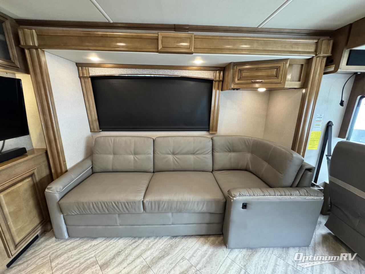 2019 Fleetwood Southwind 36P Photo 8