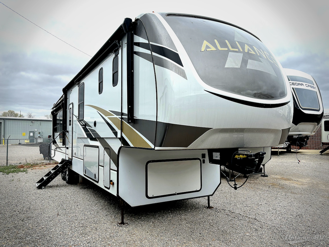 2021 Alliance Paradigm 370FB Photo 1
