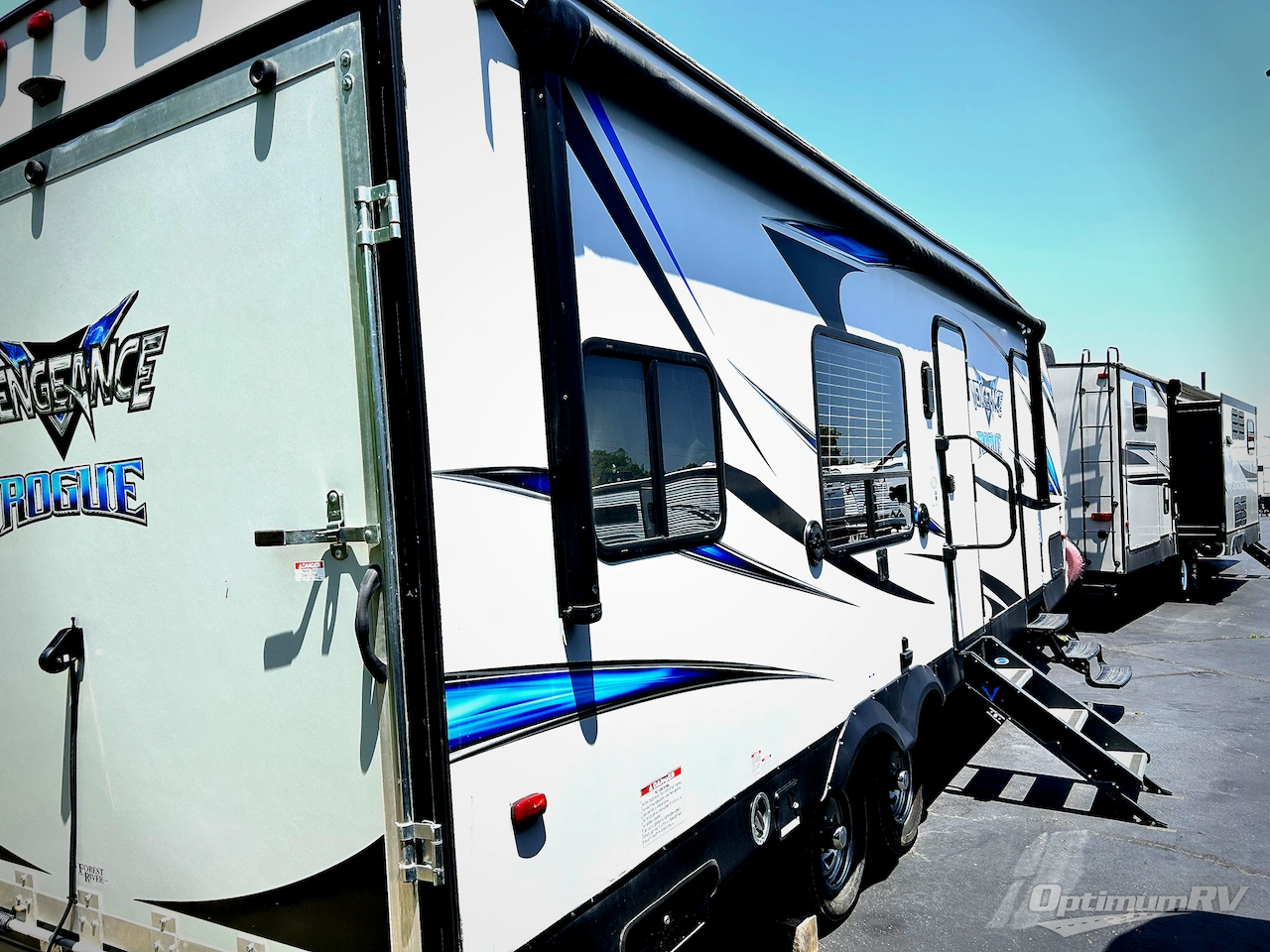 2018 Forest River Vengeance Rogue 25V Photo 2