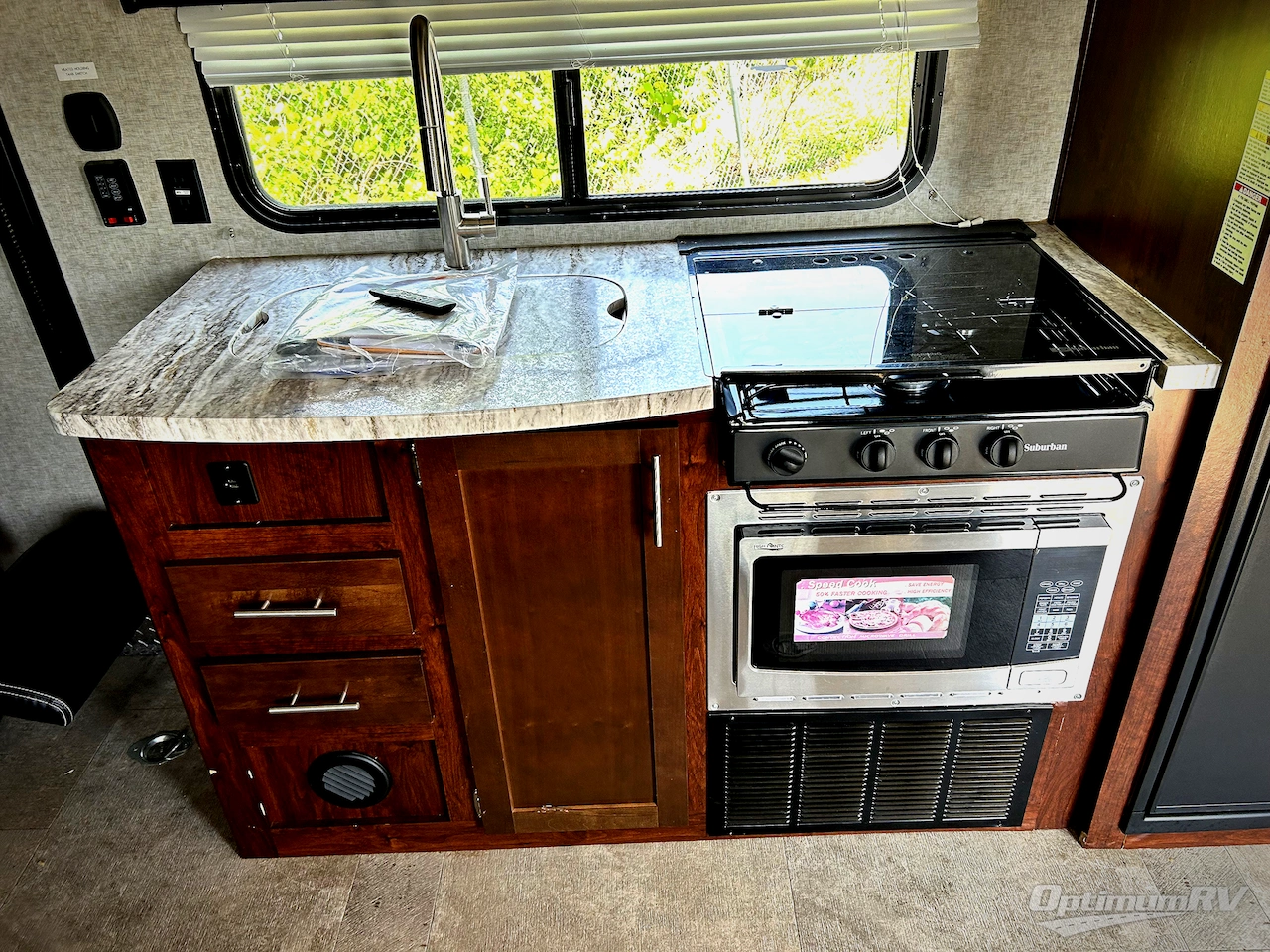 2018 Forest River Vengeance Rogue 25V Photo 8