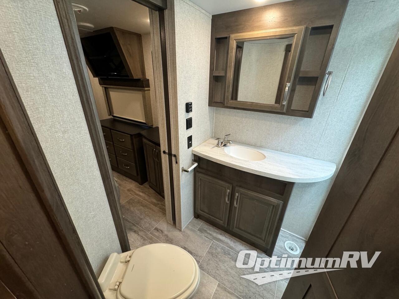 2019 Keystone Montana 3721RL Photo 8